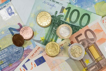 Abzocke im Internet Love-Scamming Geldscheine und Geldmünzen