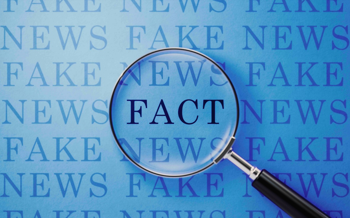 Fake News erkennen Definition Beispiele und Tipps